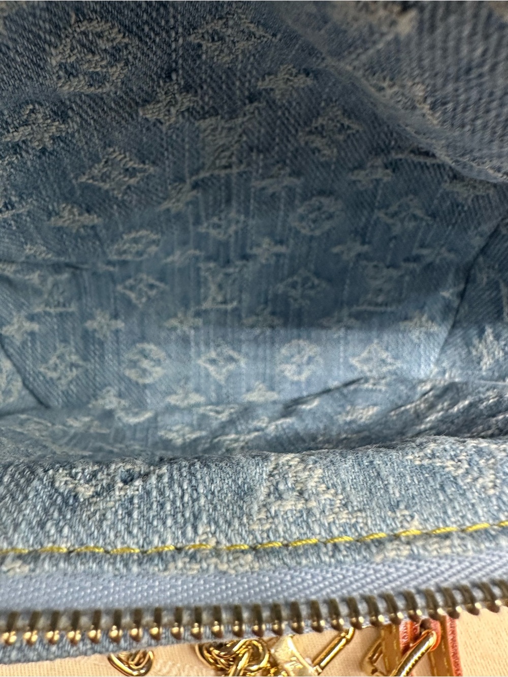 Louis Vuitton Denim mini bumbag - Picture 7 of 13